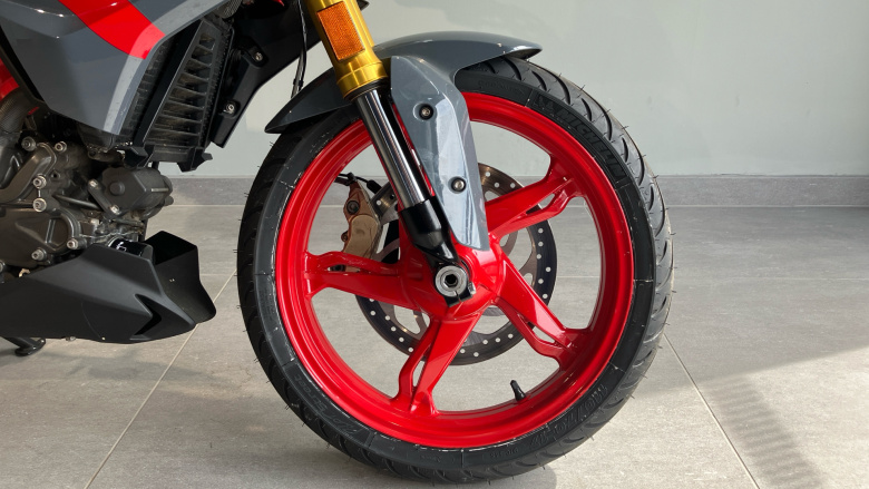 BMW G310 R 